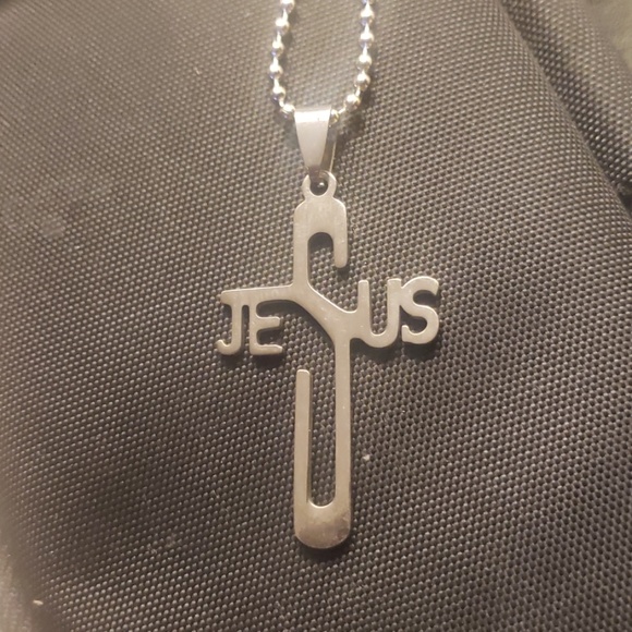 New Jesus Pendant with chain - Picture 2 of 2
